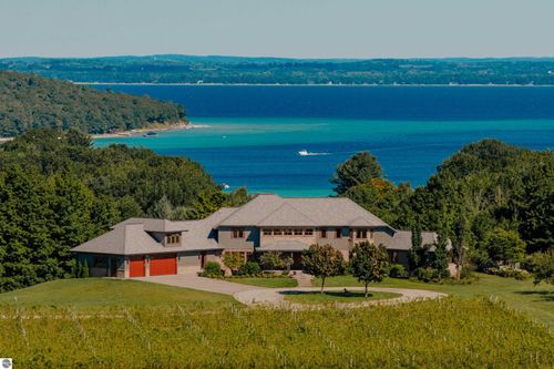 3888 Swaney Rd, Traverse City, MI, 49686-9281 | Card Image