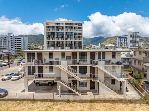 717 Hausten St, Honolulu, HI, 96826-3043 | Card Image
