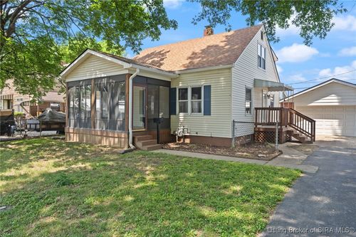 425 Andalusia Ave, Clarksville, IN, 47129-2833 | Card Image