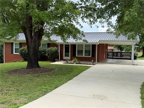 104 Crestview Ter, Thomasville, NC, 27360-3208 | Card Image