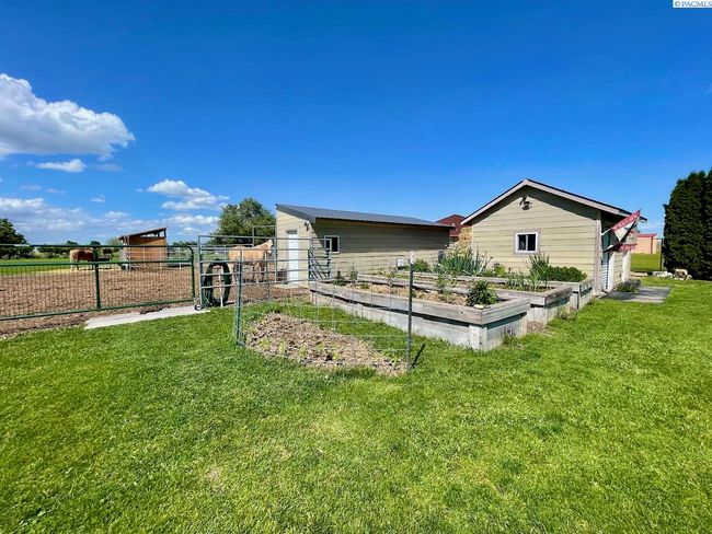 223108 E Perkins Rd, Home with 4 bedrooms, 4 bathrooms and null parking in Kennewick WA | Image 36