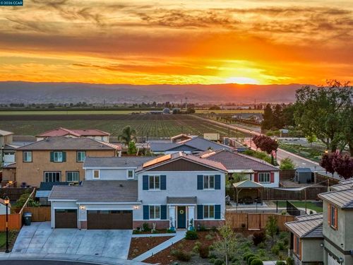 1655 Apricot Ct, Dixon, CA, 95620-3913 | Card Image