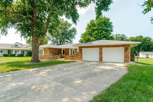540 Ventura Dr, Forsyth, IL, 62535-9776 | Card Image