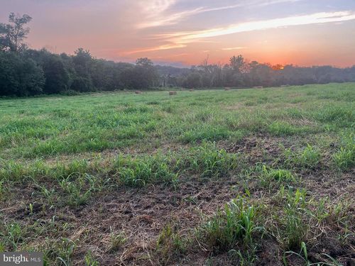 114 Chandler Mill Rd, KENNETT SQUARE, PA, 19348-2610 | Card Image