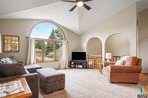 2500 S Pepper Ridge Ave Avenue, Sioux Falls, SD, 57103 | Card Image