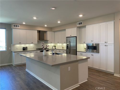 187 Bowery, Irvine, CA, 92612 | Card Image