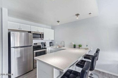 d111-8055 E Thomas Rd, Scottsdale, AZ, 85251-6633 | Card Image