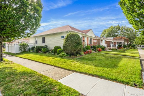 23 154th St, Whitestone, NY, 11357-3733 | Card Image