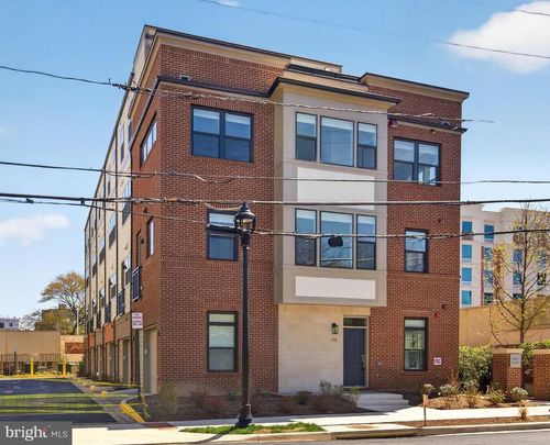 138 N Oak St, FALLS CHURCH, VA, 22046-3234 | Card Image