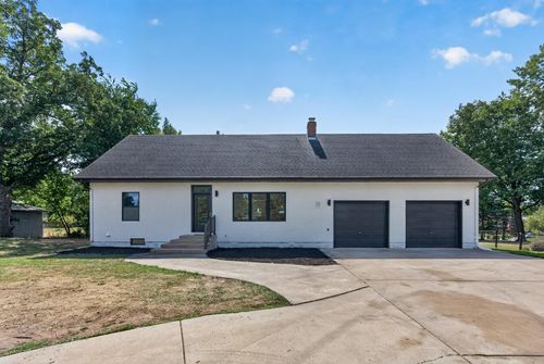 364 County Road C W, Roseville, MN, 55113-2403 | Card Image
