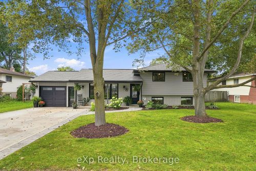 541 Oakview Cres, Mount Forest, ON, N0G2L2 | Card Image
