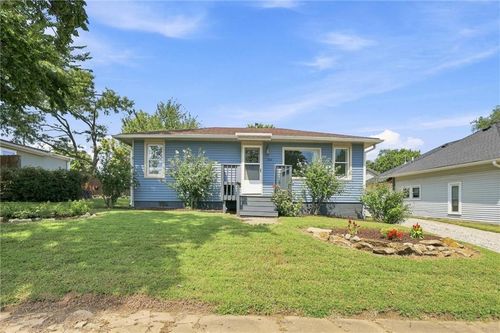 206 E Lake St, Mc Louth, KS, 66054-5200 | Card Image