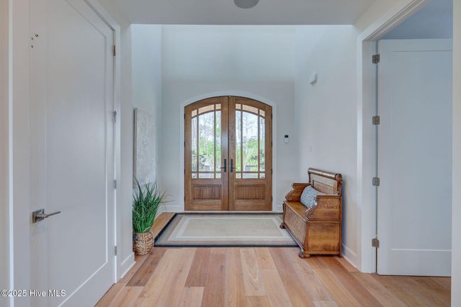 Entry - Interior | Image 12