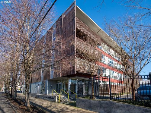 208-3970 N Interstate Ave, Portland, OR, 97227-1082 | Card Image