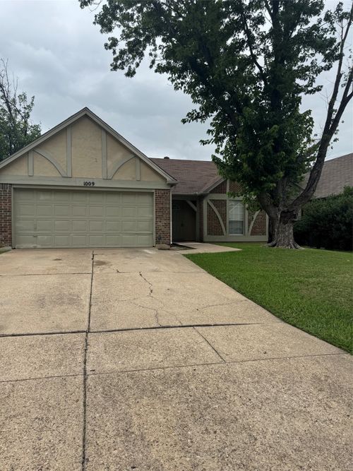 1009 Danforth Ct, Arlington, TX, 76017-6351 | Card Image