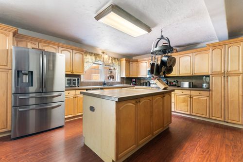 13 Brookside Ln, Newfane, VT, 05345-9589 | Card Image
