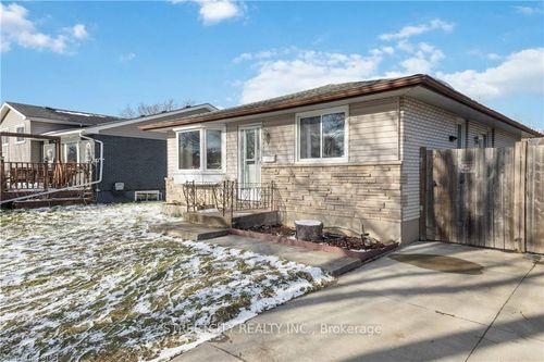 95 Kinburn Cres, London, ON, N6E1J3 | Card Image