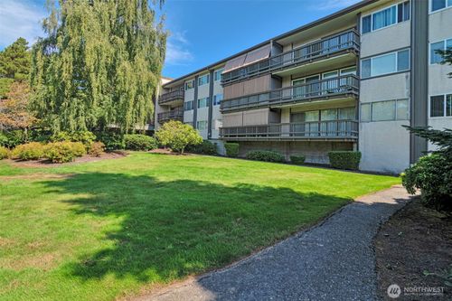 329-2500 81st Ave Se, Mercer Island, WA, 98040-2242 | Card Image