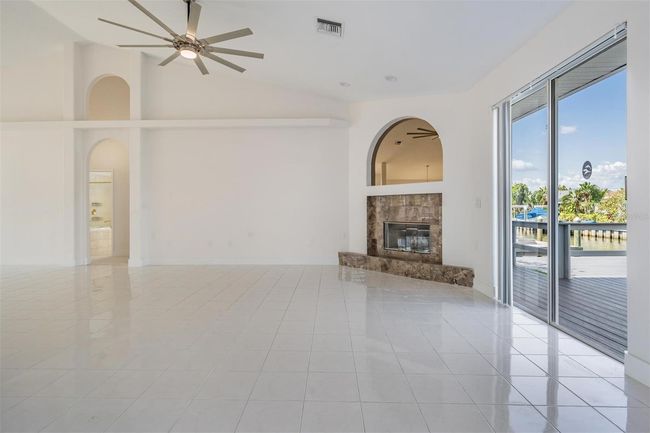 2127 Lagoon Dr, House other with 3 bedrooms, 2 bathrooms and null parking in DUNEDIN FL | Image 15
