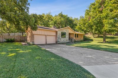 2408 W Five Mile Parkway, House other with 3 bedrooms, 2 bathrooms and null parking in Dallas TX | Image 2