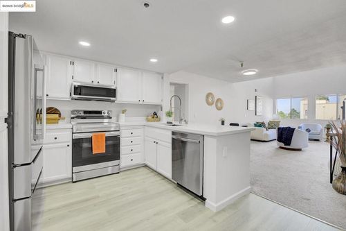 apt-2410-545 Pierce St, Albany, CA, 94706-1069 | Card Image