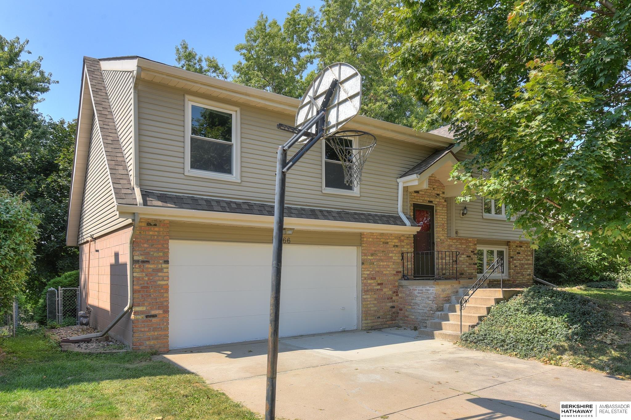 Rambleridge Rd, Omaha, NE 68164