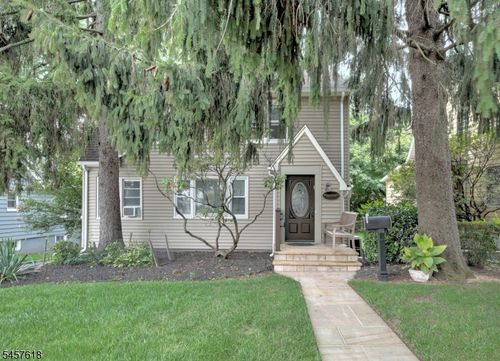 674 Eagle Rock Ave, West Orange, NJ, 07052-2127 | Card Image