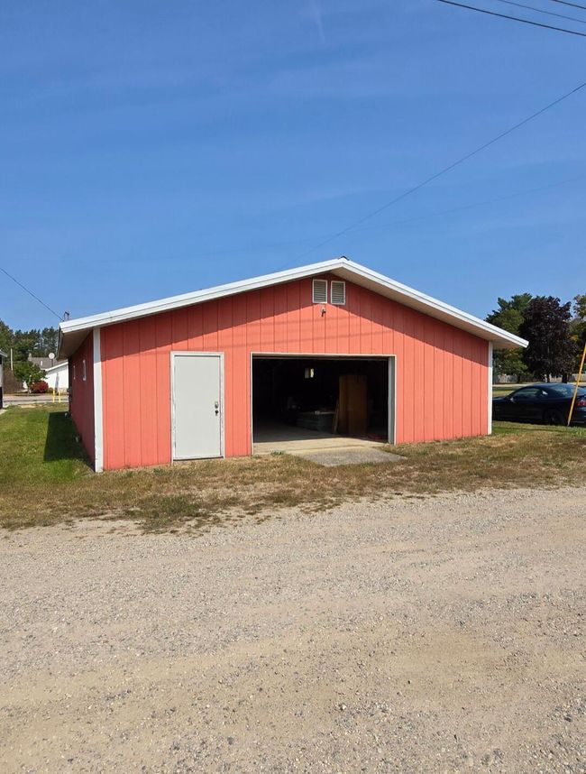 124 E Mesick Ave, Home with 0 bedrooms, 0 bathrooms and null parking in Mesick MI | Image 6