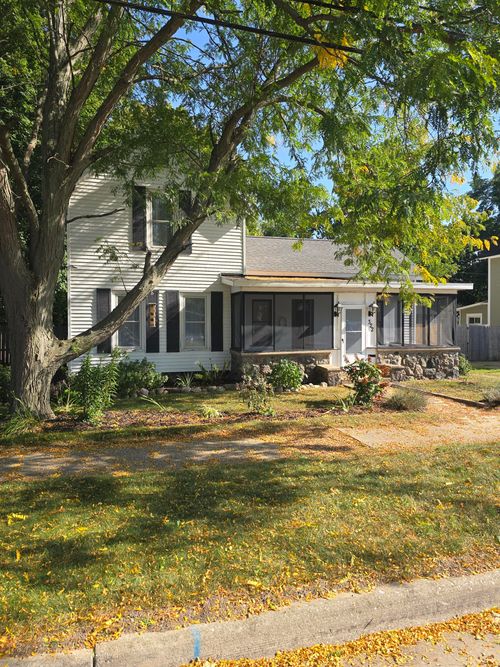 322 Oak St, Dowagiac, MI, 49047-1339 | Card Image