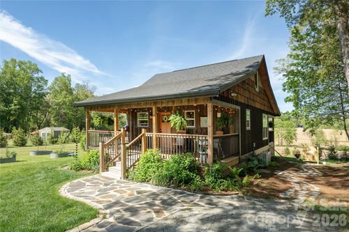 18 N Bear View Drive, Hendersonville, NC, 28792 | Card Image