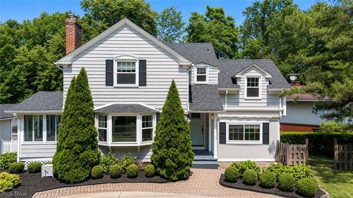 212 Chagrin Blvd, Chagrin Falls, OH, 44022-2739 | Card Image