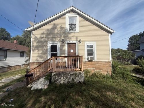 877 Bertha Ave, Akron, OH, 44306-1913 | Card Image