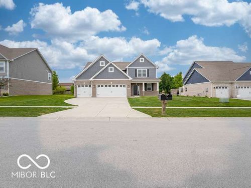 977 Richelle Way, Greenwood, IN, 46143-5008 | Card Image