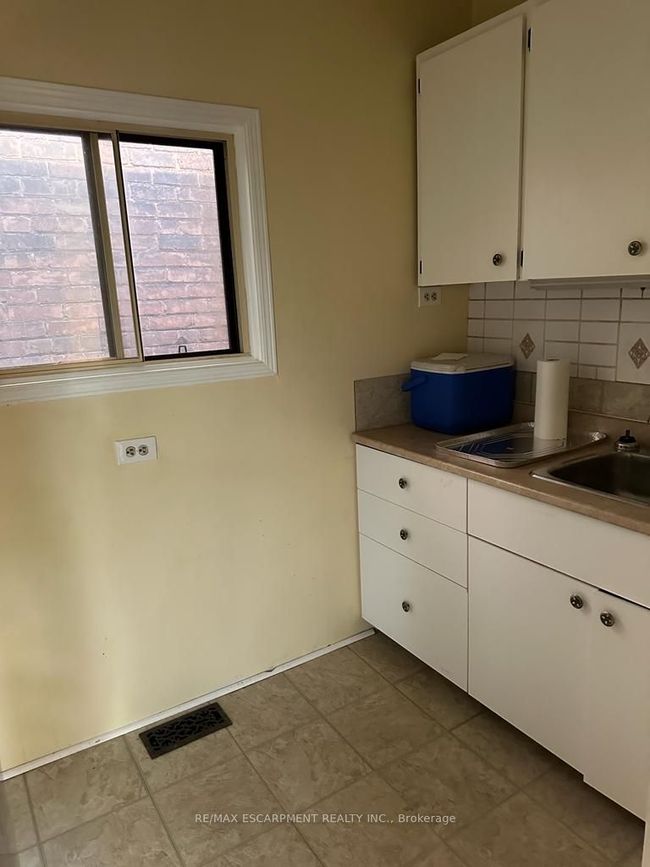206 Hughson St. N, House other with 4 bedrooms, 3 bathrooms and null parking in Hamilton ON | Image 13