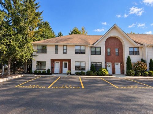 197 Deer Ct Dr, Middletown, NY, 10940-6872 | Card Image