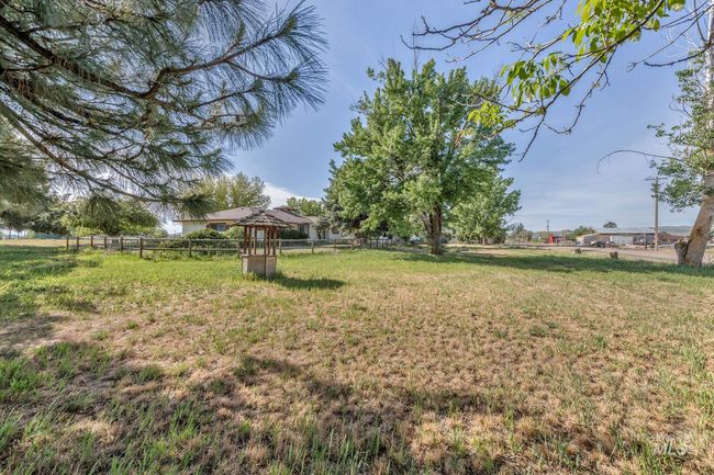 View of yard with a well | Image 45