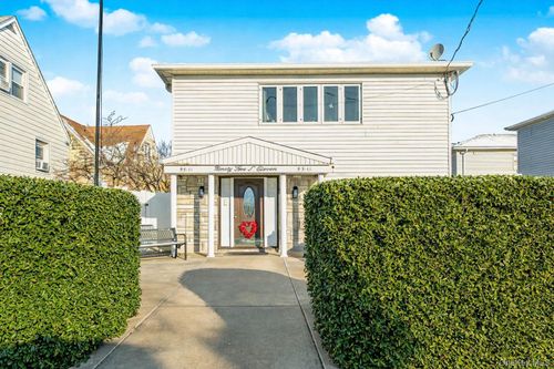 95 164th Ave, Howard Beach, NY, 11414-3719 | Card Image