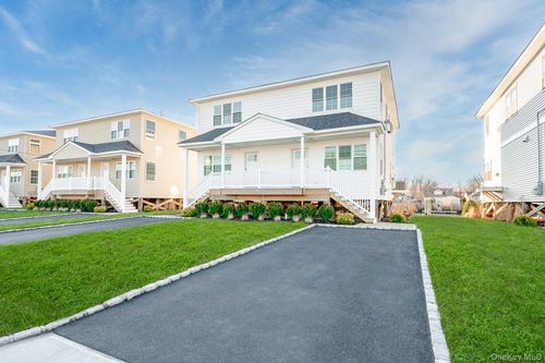 2812 Ocean Ave, Seaford, NY, 11783-3425 | Card Image