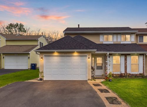 577 Horace Dr, Elgin, IL, 60120-8127 | Card Image