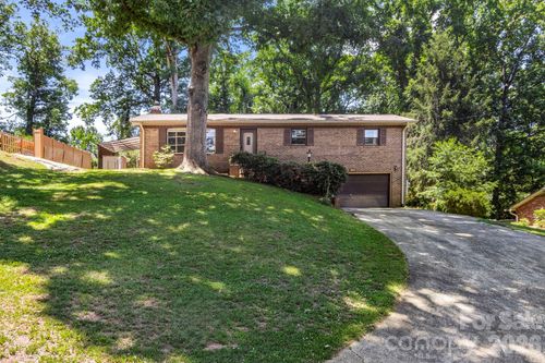 2951 7th Street Dr Ne, Hickory, NC, 28601-9238 | Card Image