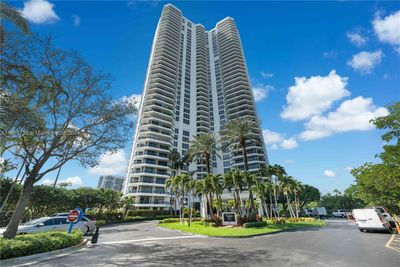 3502 - 3500 Mystic Pointe Dr, Condo with 2 bedrooms, 2 bathrooms and null parking in Aventura FL | Image 1