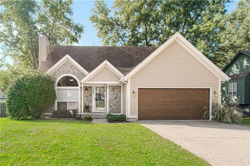 1133 E Charlotte Town Rd, Olathe, KS, 66061-6746 | Card Image