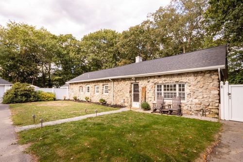 8 Old Fisher Ln, Walpole, MA, 02081-3802 | Card Image