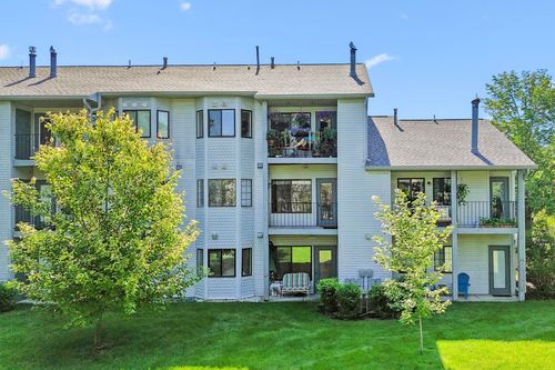 621 Riverine Dr, Traverse City, MI, 49684-3275 | Card Image