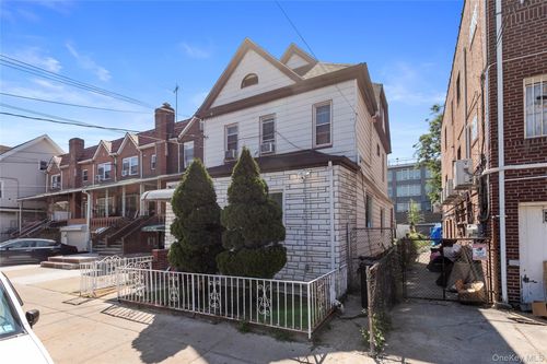 9232 43rd Ave, Elmhurst, NY, 11373-2743 | Card Image