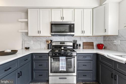 1752 Waterloo St, PHILADELPHIA, PA, 19122-3217 | Card Image