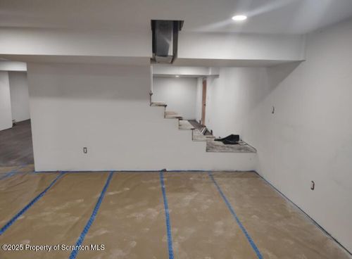 5 Rowlands Ln, West Wyoming, PA, 18644-1123 | Card Image