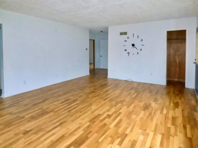 living room b | Image 16