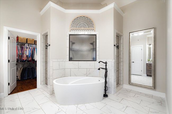 Primary Bathroom | Image 30