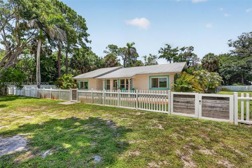 1023 Se 7th St, Stuart, FL, 34996-3629 | Card Image